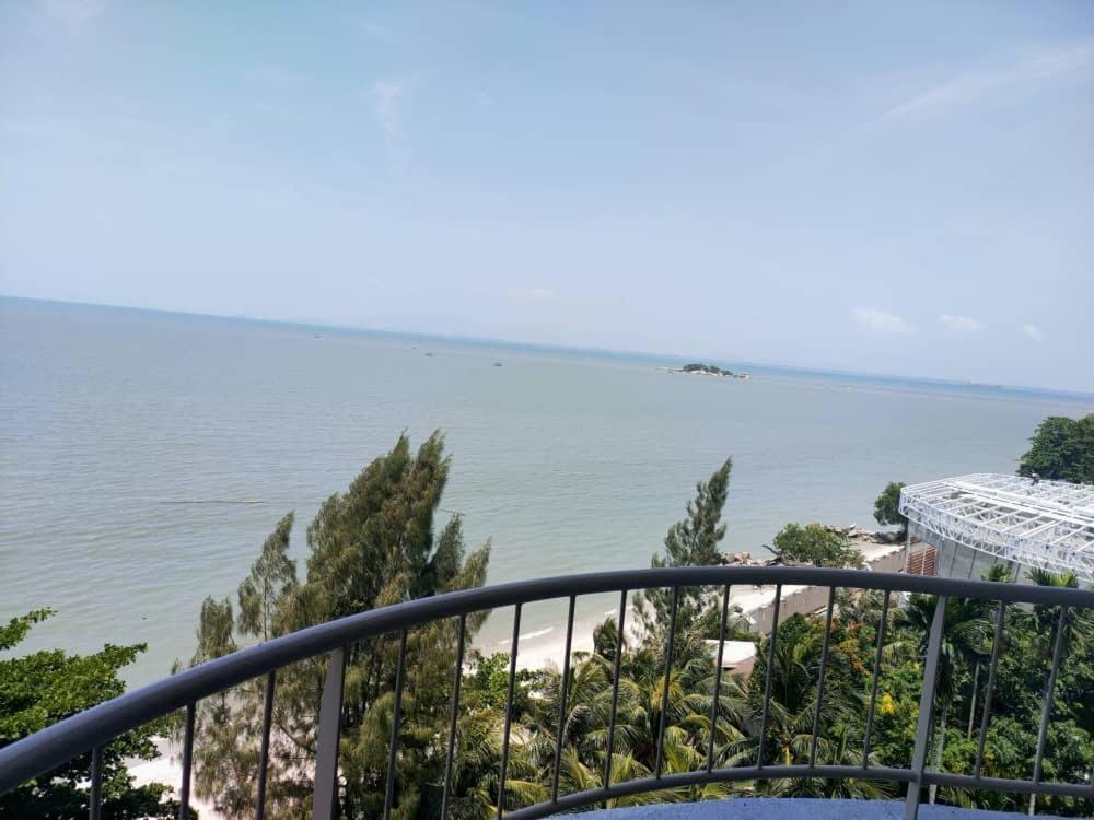 Beachfront Full Sea Penang Tanjung Bungah  Esterno foto
