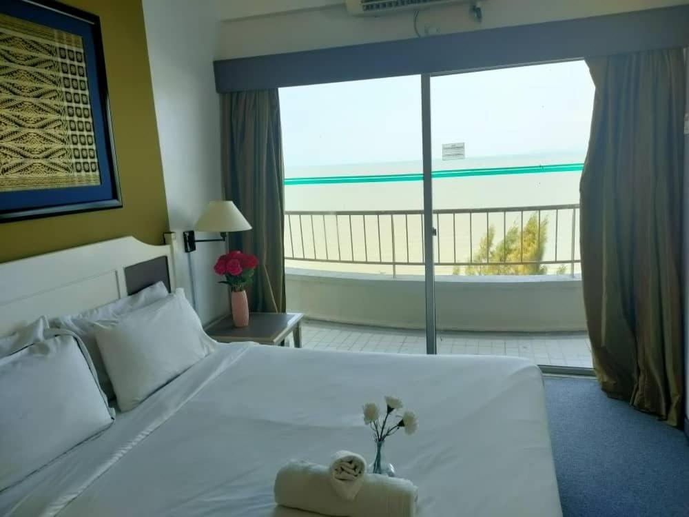Beachfront Full Sea Penang Tanjung Bungah  Esterno foto
