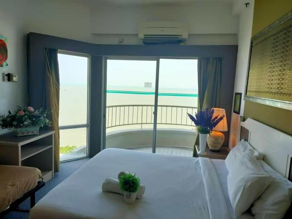 Beachfront Full Sea Penang Tanjung Bungah  Esterno foto