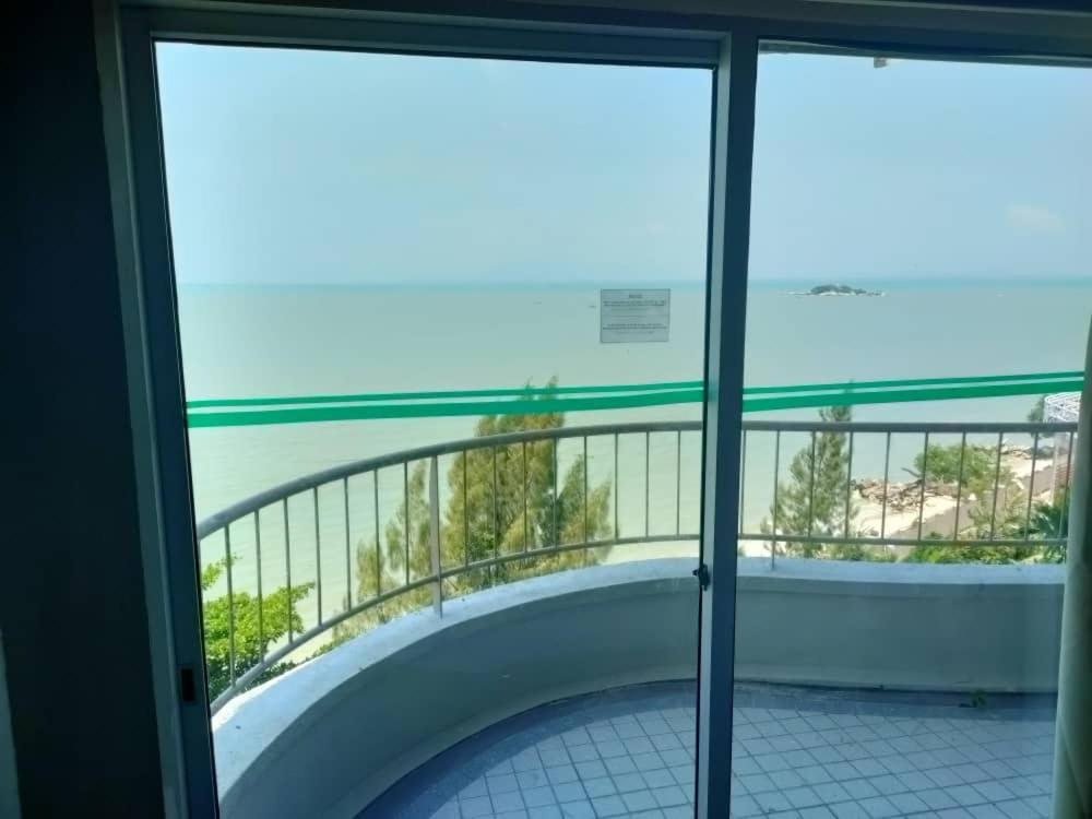 Beachfront Full Sea Penang Tanjung Bungah  Esterno foto