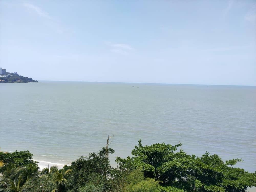 Beachfront Full Sea Penang Tanjung Bungah  Esterno foto